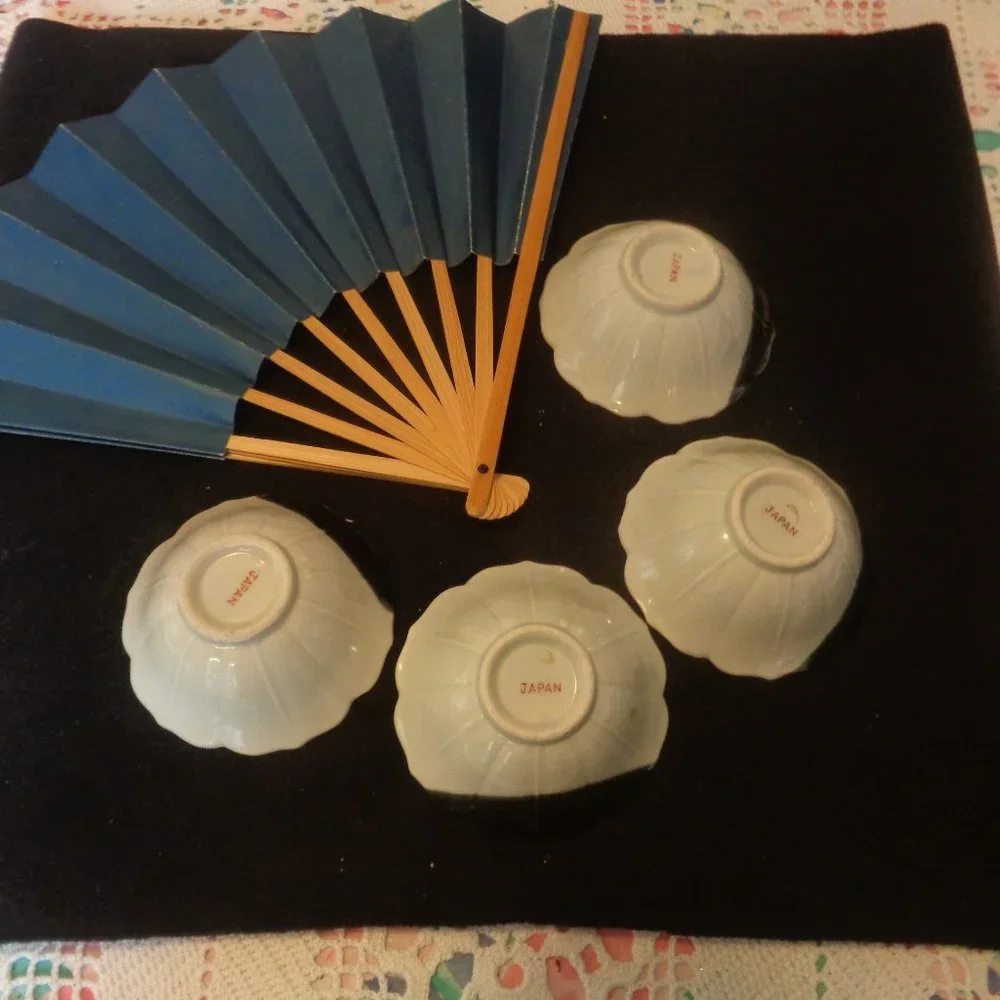 VINTAGE ASIAN 4 BUTTERFLY BOWLS & FAN LOT